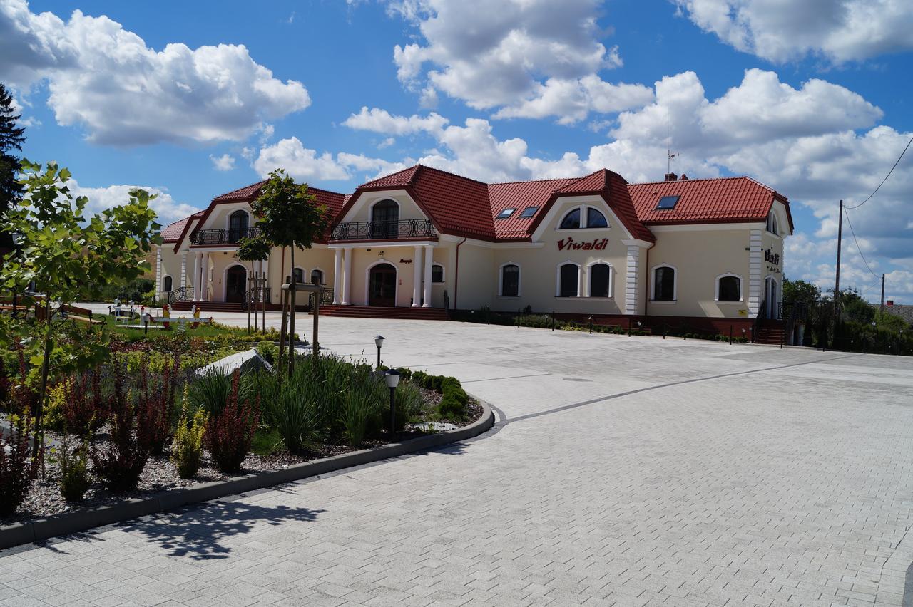Hotel Viwaldi Baruchowo Exteriör bild